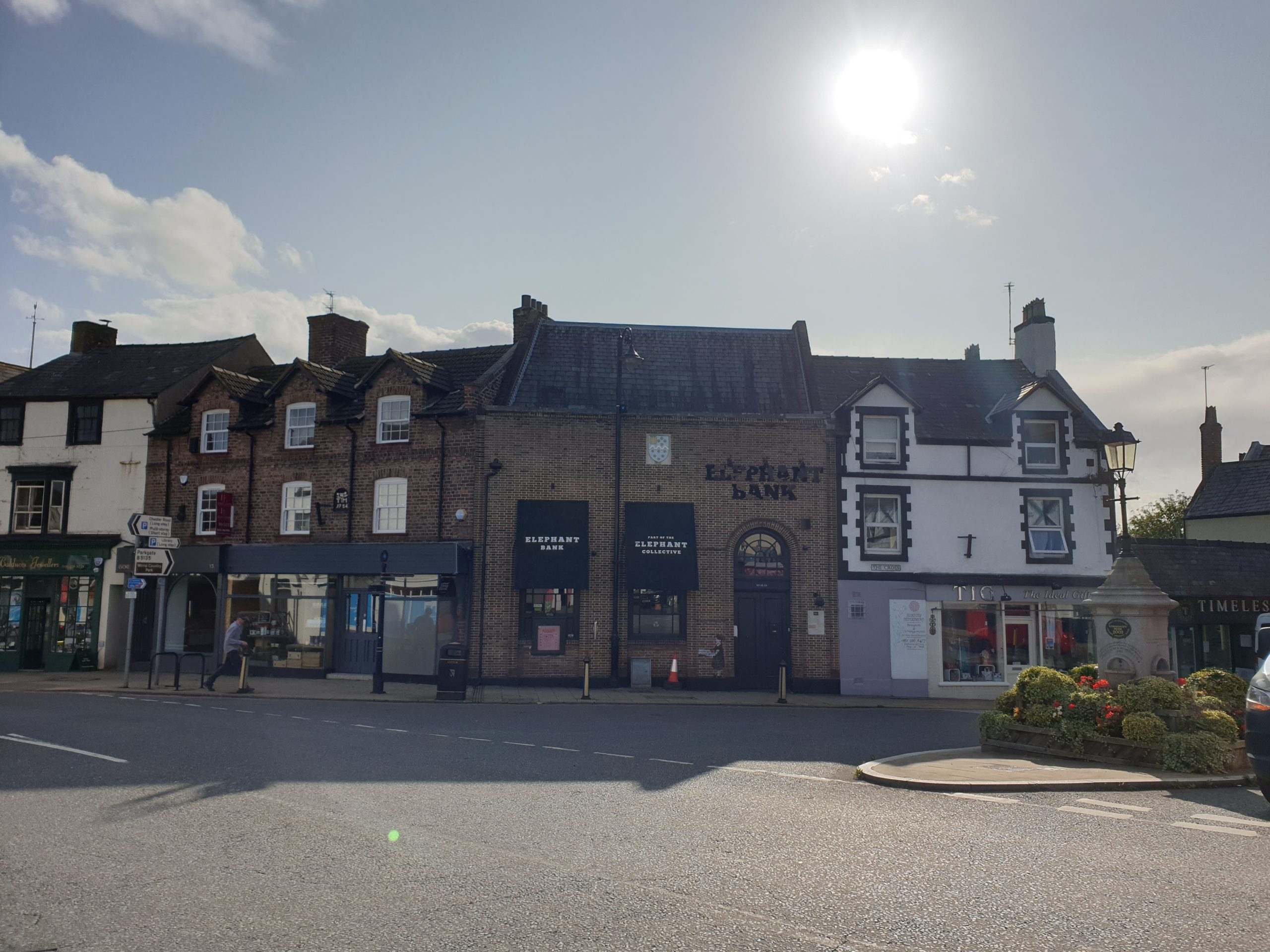 Neston Cross minus planters