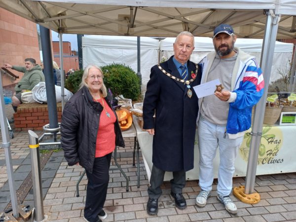Mayor & Cllrs with winning pumpkin carving entrant