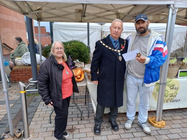 Mayor & Cllrs with winning pumpkin carving entrant