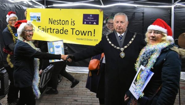 The Mayor accepting the fair trade certificate