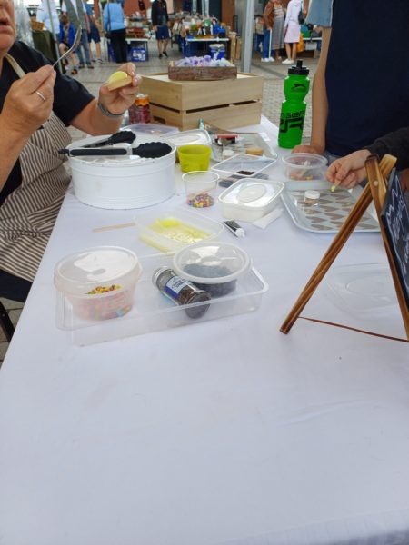 Biscuit decorating activity