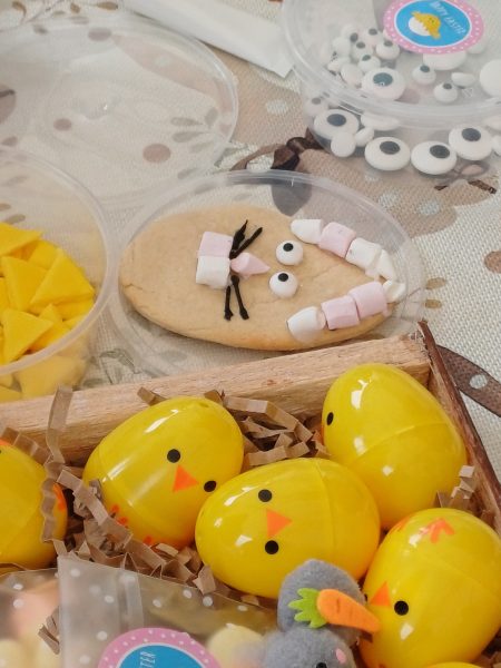 Biscuit decorating