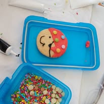 biscuit decorating at Pirate Market